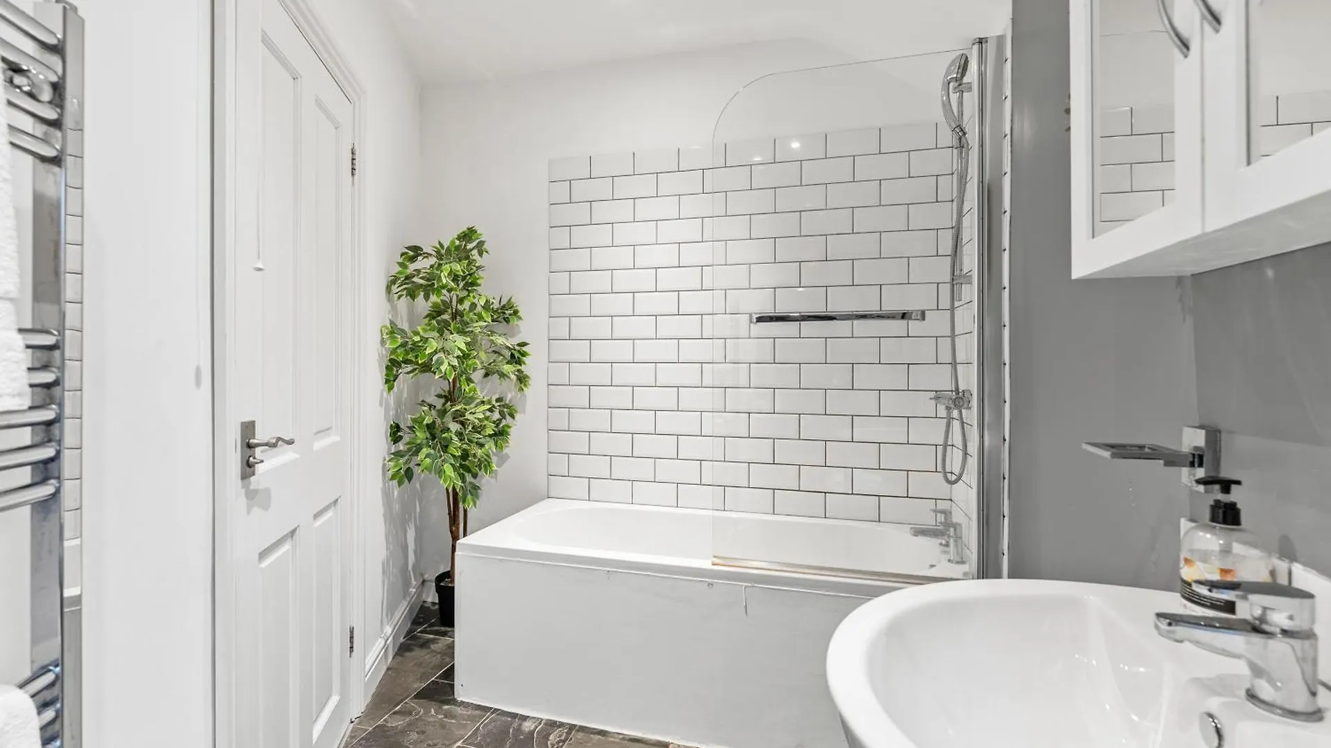 Holiday home Lovely 2 Bed In Bath - Parking Villa United Kingdom